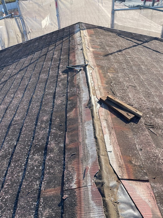 姫路市で屋根葺き替え工事を行う前のスレート屋根